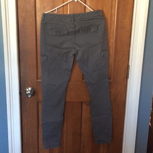 Jeans with cargo side pockets - Picture 2 of 2